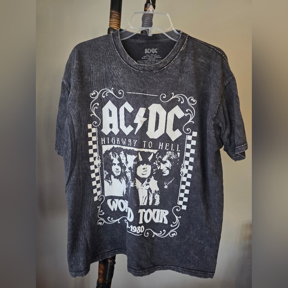 Vintage 1980 AC/DC Black Graphic Men's T-Shirt